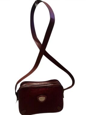 Vintage Gucci Burgundy Crossbody Camera Bag ❤️